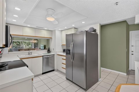 Condo in Bradenton, Florida, 2 bedrooms № 2208625 - photo 12