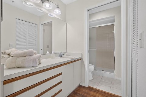 Condo in Bradenton, Florida, 2 bedrooms № 2208625 - photo 18