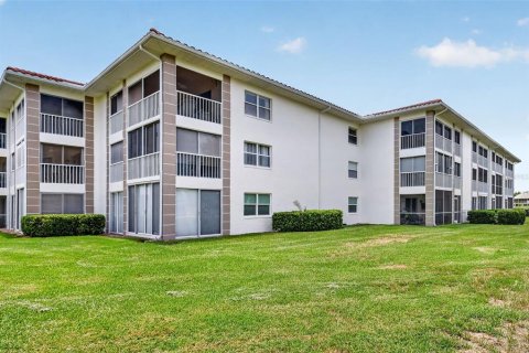 Condo in Bradenton, Florida, 2 bedrooms № 2208625 - photo 5