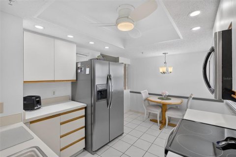 Condo in Bradenton, Florida, 2 bedrooms № 2208625 - photo 13