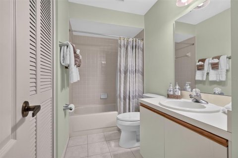 Condo in Bradenton, Florida, 2 bedrooms № 2208625 - photo 29