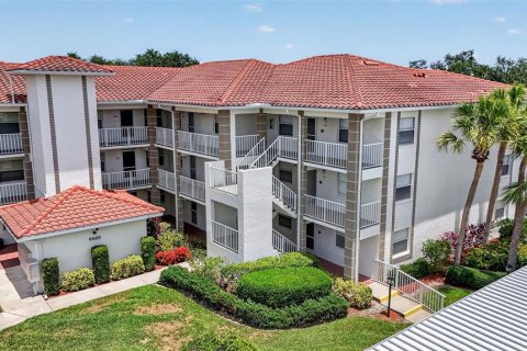 Condo in Bradenton, Florida, 2 bedrooms № 2208625 - photo 4