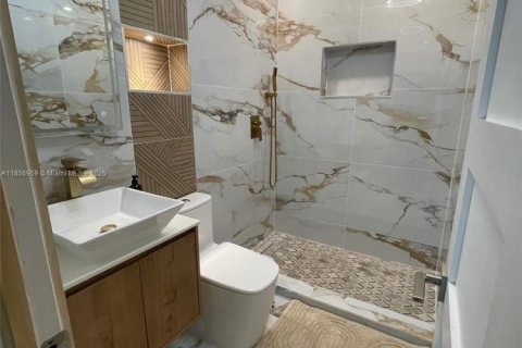 Villa ou maison à vendre à North Miami Beach, Floride: 4 chambres, 196.12 m2 № 1882425 - photo 6