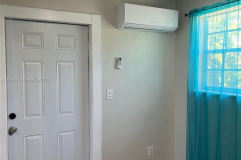 Villa ou maison à vendre à North Miami Beach, Floride: 4 chambres, 196.12 m2 № 1882425 - photo 16