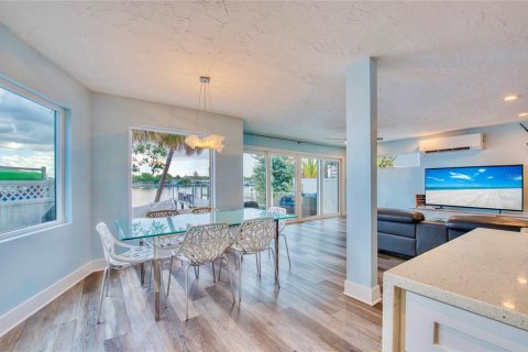 Villa ou maison à vendre à Treasure Island, Floride: 3 chambres, 209.12 m2 № 1908955 - photo 27