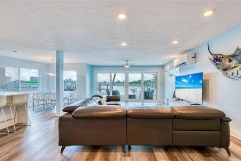 Villa ou maison à vendre à Treasure Island, Floride: 3 chambres, 209.12 m2 № 1908955 - photo 17