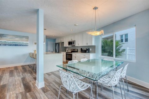 Villa ou maison à vendre à Treasure Island, Floride: 3 chambres, 209.12 m2 № 1908955 - photo 25
