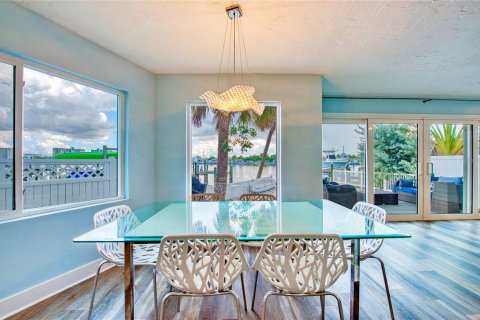 Villa ou maison à vendre à Treasure Island, Floride: 3 chambres, 209.12 m2 № 1908955 - photo 24