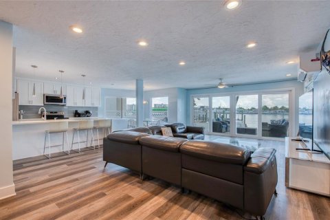 Villa ou maison à vendre à Treasure Island, Floride: 3 chambres, 209.12 m2 № 1908955 - photo 18