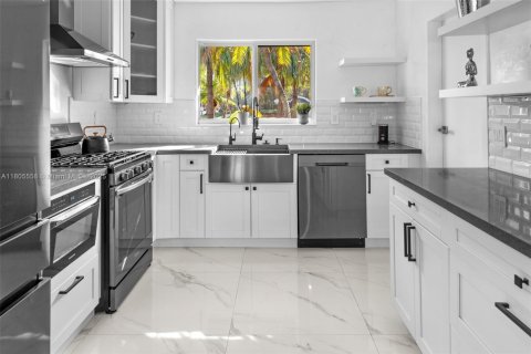 Casa en venta en Hollywood, Florida, 3 dormitorios, 156.45 m2 № 1894263 - foto 4