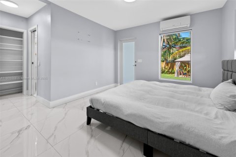 Casa en venta en Hollywood, Florida, 3 dormitorios, 156.45 m2 № 1894263 - foto 5
