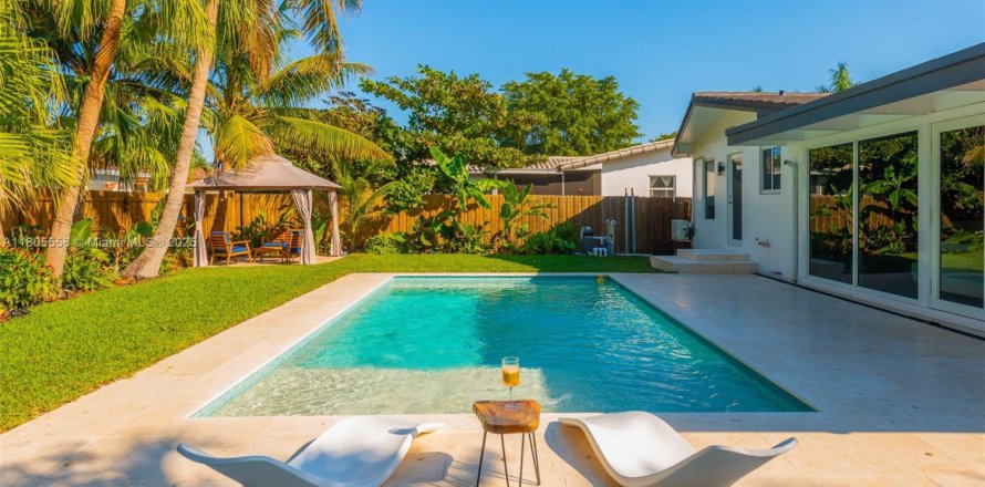 Casa en Hollywood, Florida 3 dormitorios, 156.45 m2 № 1894263