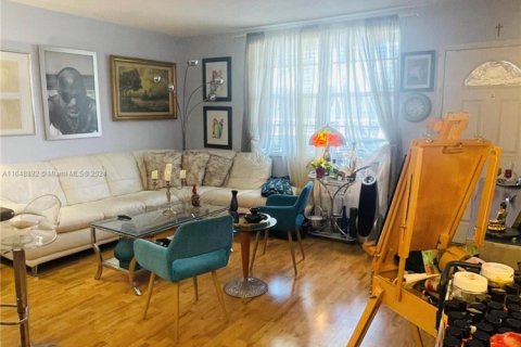 Condo in North Bay Village, Florida, 1 bedroom  № 1695064 - photo 2