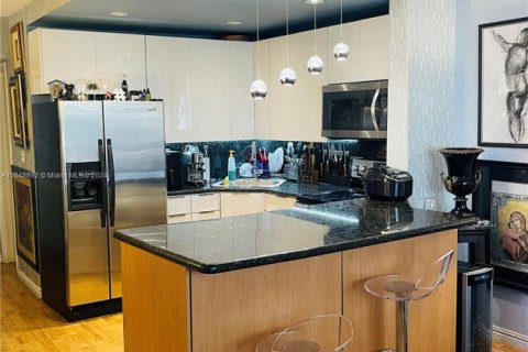 Condo in North Bay Village, Florida, 1 bedroom  № 1695064 - photo 3