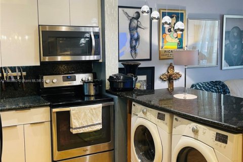Condo in North Bay Village, Florida, 1 bedroom  № 1695064 - photo 6
