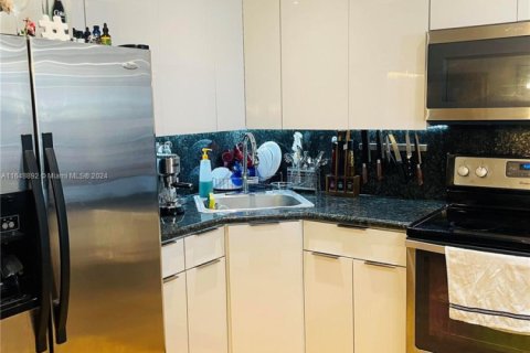Condo in North Bay Village, Florida, 1 bedroom  № 1695064 - photo 7