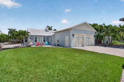 House in Nokomis, Florida 3 bedrooms, 156.91 sq.m. № 2098295