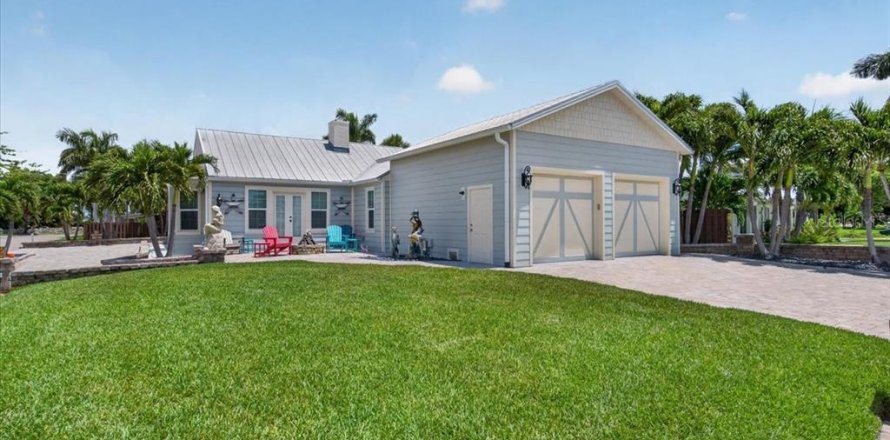 House in Nokomis, Florida 3 bedrooms, 156.91 sq.m. № 2098295