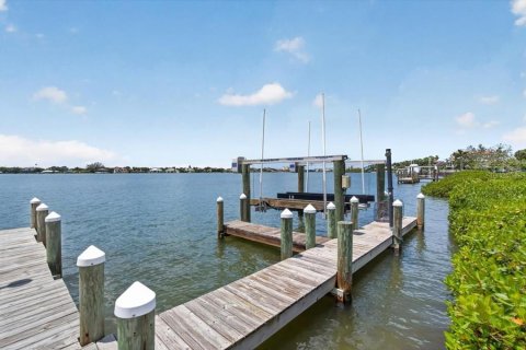 House in Nokomis, Florida 3 bedrooms, 156.91 sq.m. № 2098295 - photo 11