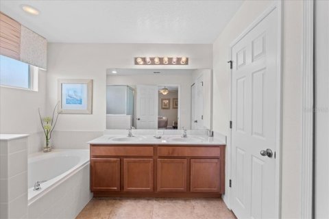 Casa en venta en Kissimmee, Florida, 6 dormitorios, 326.27 m2 № 1835808 - foto 29