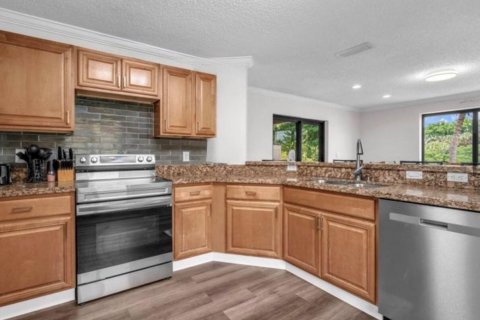 House in Miramar, Florida 4 bedrooms, 218.04 sq.m. № 2249754 - photo 12