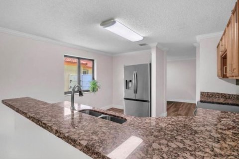 House in Miramar, Florida 4 bedrooms, 218.04 sq.m. № 2249754 - photo 14