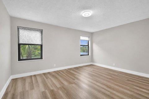 House in Miramar, Florida 4 bedrooms, 218.04 sq.m. № 2249754 - photo 21