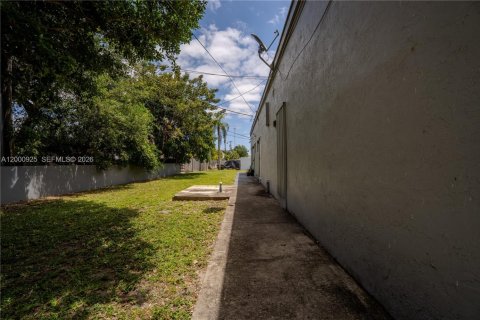 Immobilier commercial à vendre à Miramar, Floride № 2170196 - photo 28