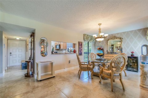 Condo in Lauderhill, Florida, 2 bedrooms  № 2195064 - photo 9