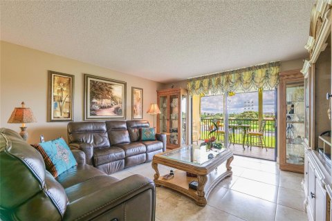 Condo in Lauderhill, Florida, 2 bedrooms  № 2195064 - photo 3