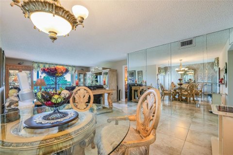 Condo in Lauderhill, Florida, 2 bedrooms  № 2195064 - photo 7