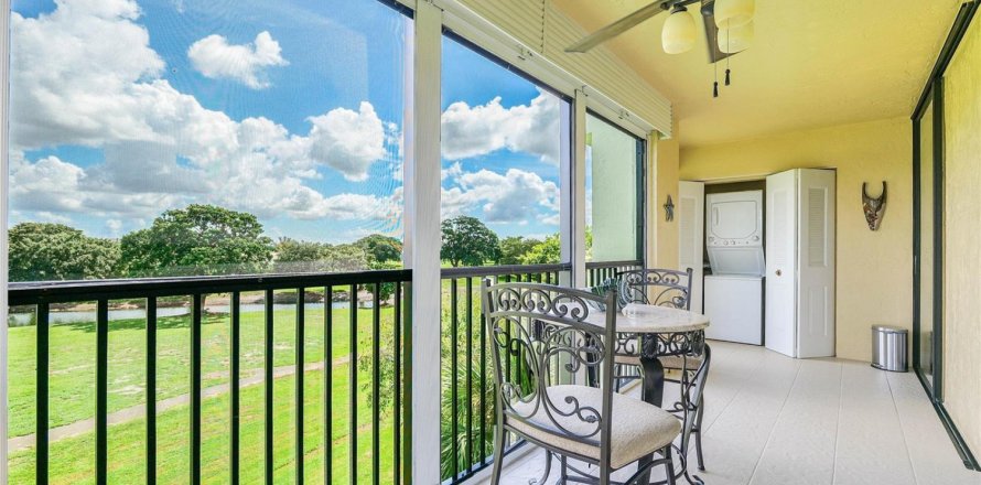 Condo in Lauderhill, Florida, 2 bedrooms  № 2195064