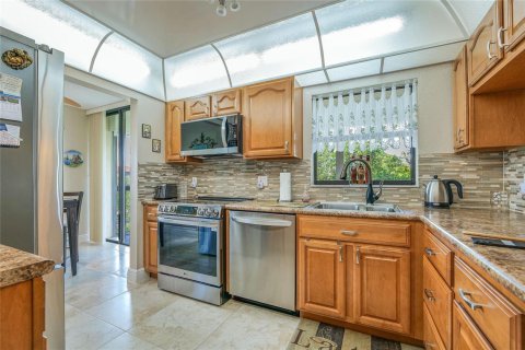 Condo in Lauderhill, Florida, 2 bedrooms  № 2195064 - photo 13