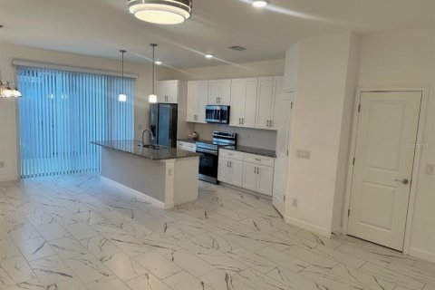 Touwnhouse à louer à Windermere, Floride: 4 chambres, 161.28 m2 № 2147699 - photo 11