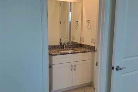 Touwnhouse à louer à Windermere, Floride: 4 chambres, 161.28 m2 № 2147699 - photo 7