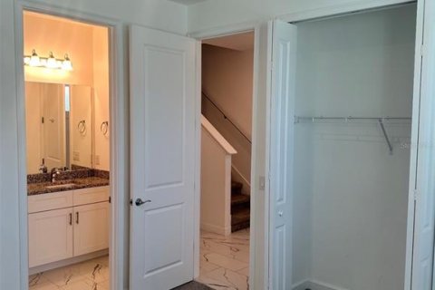 Touwnhouse à louer à Windermere, Floride: 4 chambres, 161.28 m2 № 2147699 - photo 6