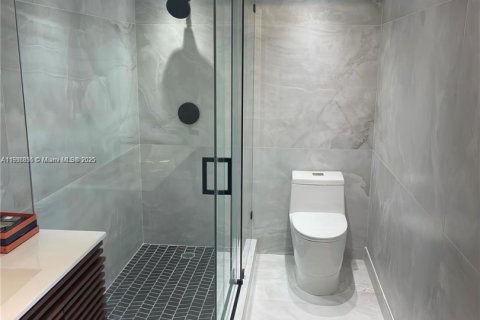 Condominio en venta en Hollywood, Florida, 2 dormitorios, 117.99 m2 № 1974081 - foto 12