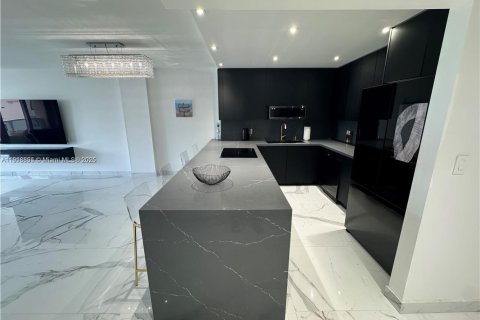 Condominio en venta en Hollywood, Florida, 2 dormitorios, 117.99 m2 № 1974081 - foto 3