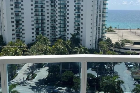 Condominio en venta en Hollywood, Florida, 2 dormitorios, 117.99 m2 № 1974081 - foto 13