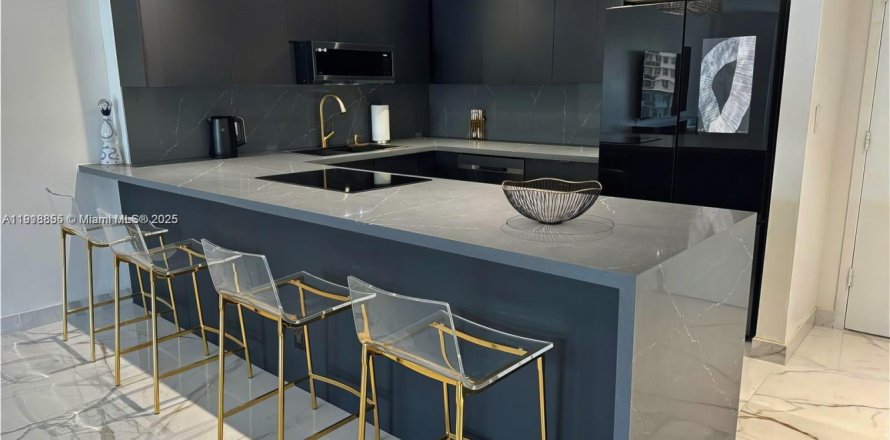 Condominio en Hollywood, Florida, 2 dormitorios  № 1974081