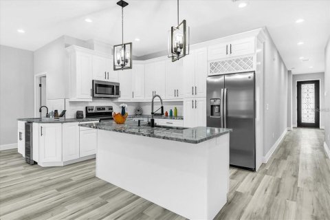 Villa ou maison à louer à Tampa, Floride: 4 chambres, 179.95 m2 № 2427122 - photo 9