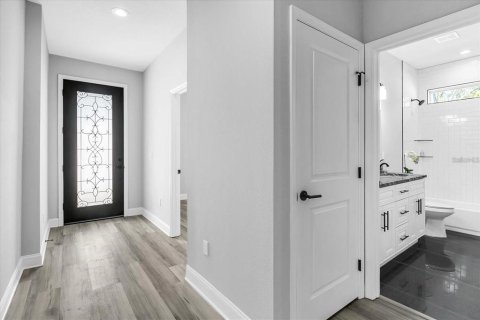 Villa ou maison à louer à Tampa, Floride: 4 chambres, 179.95 m2 № 2427122 - photo 4