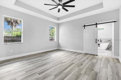 Villa ou maison à louer à Tampa, Floride: 4 chambres, 179.95 m2 № 2427122 - photo 13