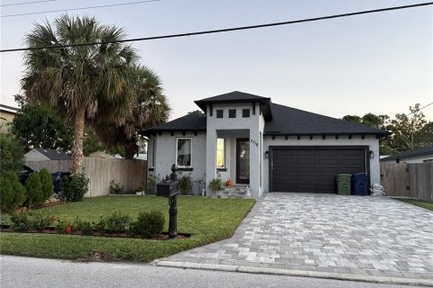 Villa ou maison à louer à Tampa, Floride: 4 chambres, 179.95 m2 № 2427122 - photo 2