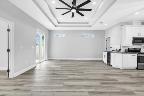 Villa ou maison à louer à Tampa, Floride: 4 chambres, 179.95 m2 № 2427122 - photo 11