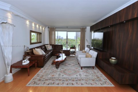 Condominio en venta en Aventura, Florida, 2 dormitorios, 141.21 m2 № 1684194 - foto 1