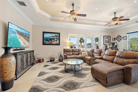 Casa en venta en Port St. Lucie, Florida, 5 dormitorios, 482.81 m2 № 1999889 - foto 22