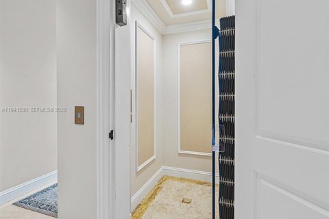 Casa en venta en Port St. Lucie, Florida, 5 dormitorios, 482.81 m2 № 1999889 - foto 30