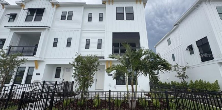 Townhouse in Sarasota, Florida 3 bedrooms, 218.78 sq.m. № 2204279