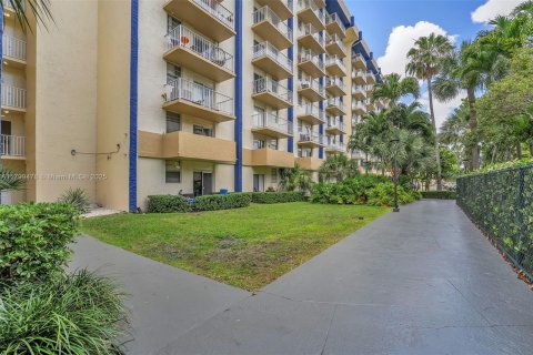 Condo in Miami, Florida, 1 bedroom  № 1715383 - photo 16